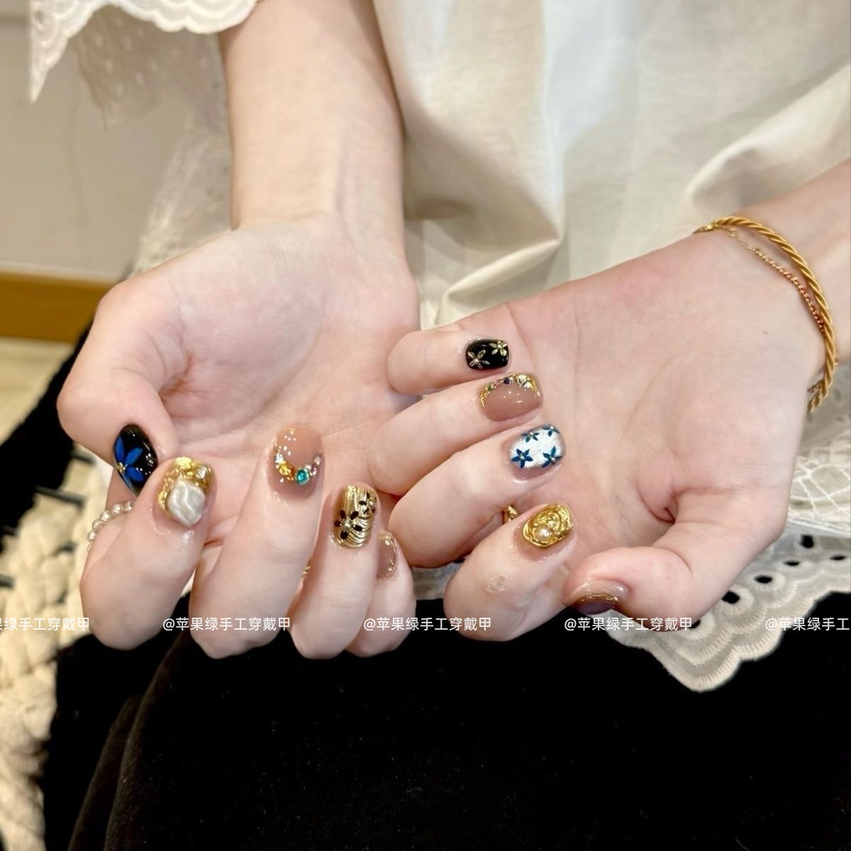 淡月朦胧秋冬氛围感手绘棕色系ins小众百搭显白美甲纯手工穿戴甲