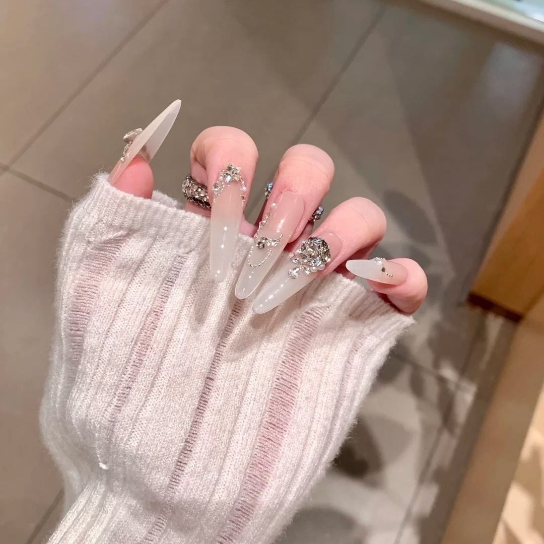 纯手工穿戴甲轻奢渐变爆闪链条堆钻气质千金氛围感显白可拆卸美甲