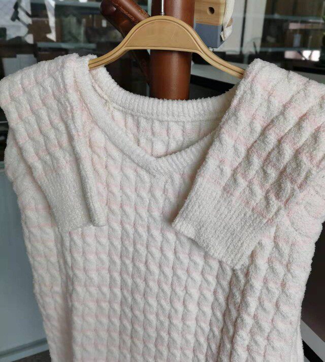 SOFT AND CUTE WOMENS PAJAMAS TOPS CASUAL LOUNGEWEAR LONG-SLEEVED V. NECKS CAN BE WORN OVER SPRING AUTUMN AND WINTER TOPS