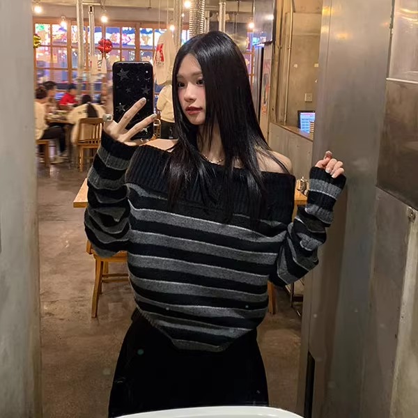韩系一字肩条纹撞色毛衣女