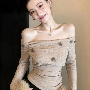 纯欲风一字肩上衣女春秋新款气质高级感修身显瘦褶皱百搭毛绒T恤