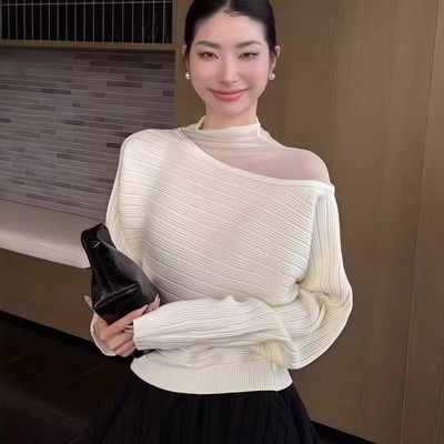 网纱拼接半高领白色针织打底衫