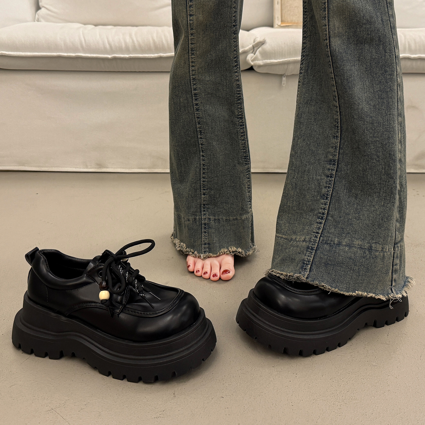 百搭黑色小皮鞋女秋冬季松糕单鞋