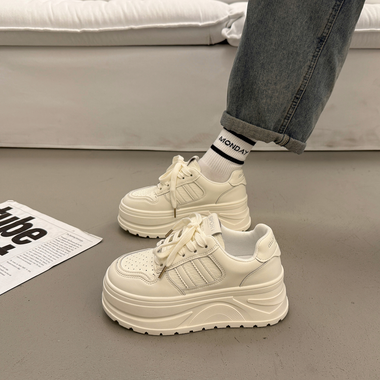 高级感小白鞋女秋冬爆款小众板鞋