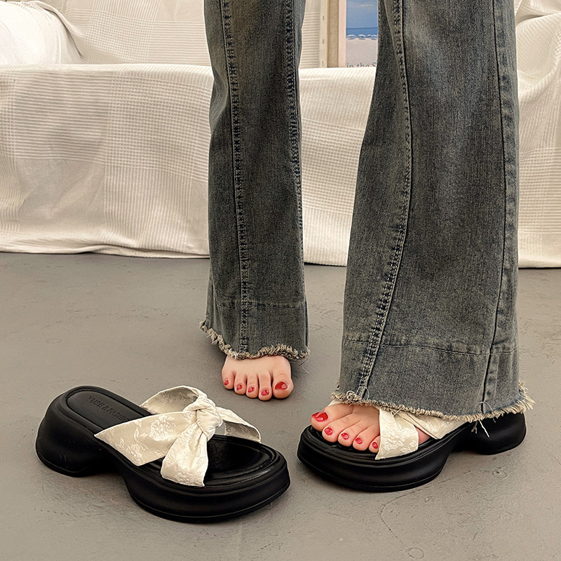 配裙子厚底增高拖鞋女夏外穿时尚高级感2025新款外出法式平底凉拖,女鞋,一字拖,淘宝优惠券,粉丝福利购,淘宝优惠卷