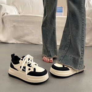 爆款小众厚底板鞋女春秋季百搭超火小白鞋2026新款韩系休闲运动鞋