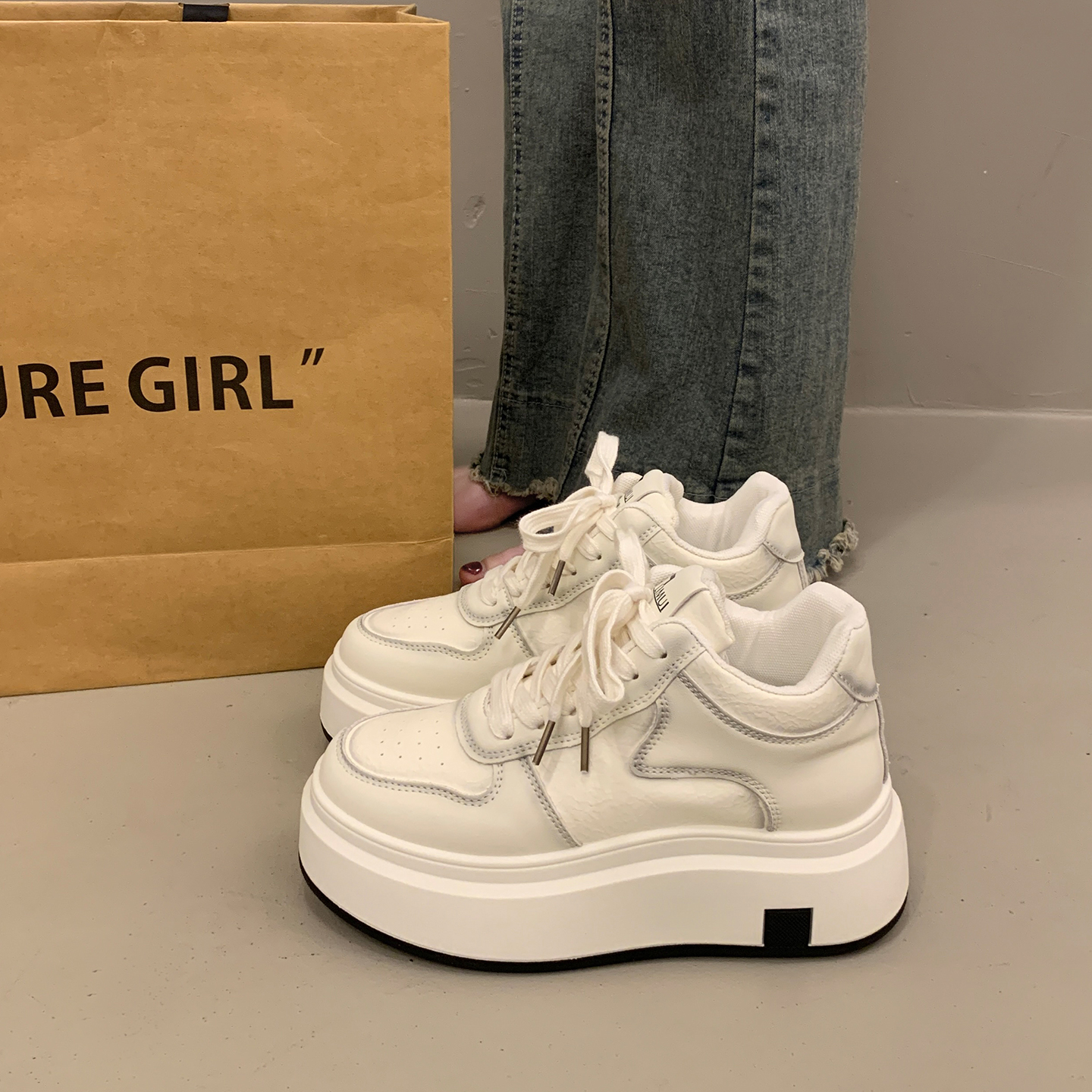 韩系小众板鞋女冬季高级感小白鞋