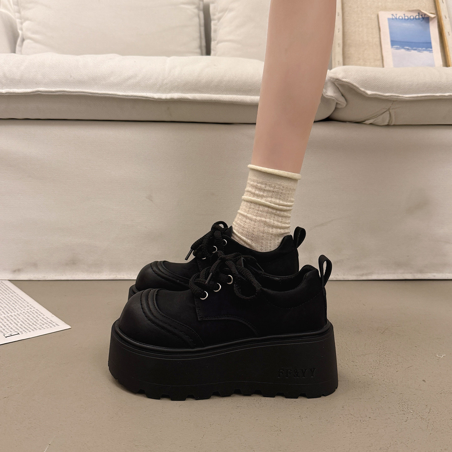 法式小众厚底增高深口单鞋女春季2026新款百搭松糕黑色系带小皮鞋