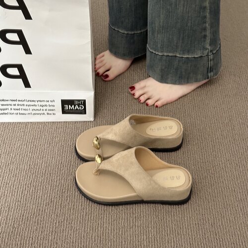 时尚简约绒面高级人字拖女外穿2026夏休闲松糕底夹脚凉拖鞋一脚蹬