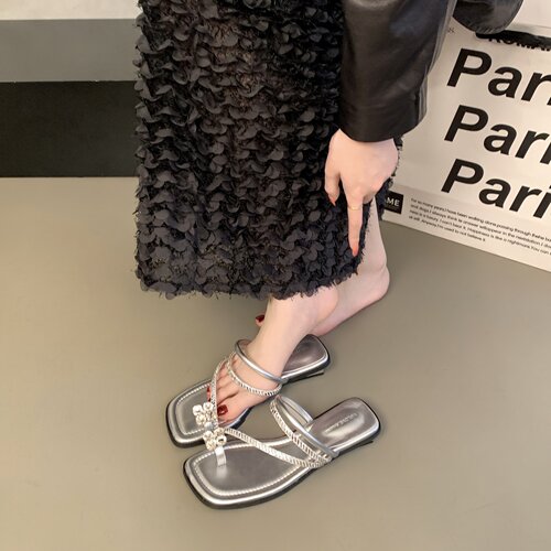 法式平底凉拖鞋女夏外穿2026新款仙女风蝴蝶水钻套趾两穿罗马凉鞋