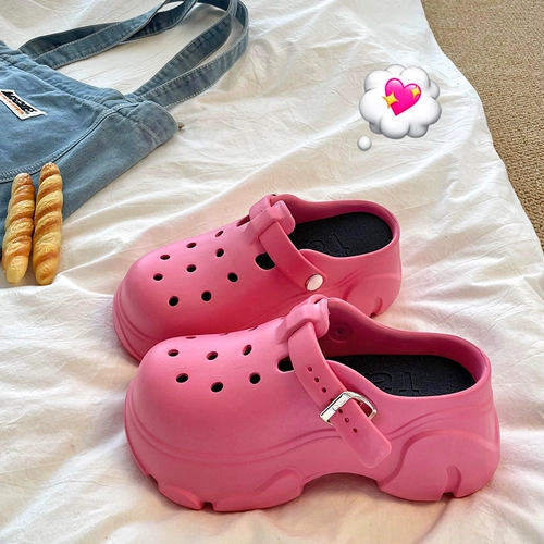 Летние тапочки в стиле Crocs, нескользящие пляжные черные босоножки на платформе, легко надевать, женский стиль, подходят для носки на улице, коллекция 2023 года, очень толстая массивная платформа, увеличивают рост