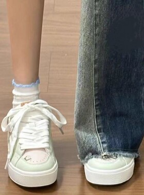 新款米绿色小花刺绣面包鞋女ins耐磨有擦声板鞋厚底设计感运动鞋