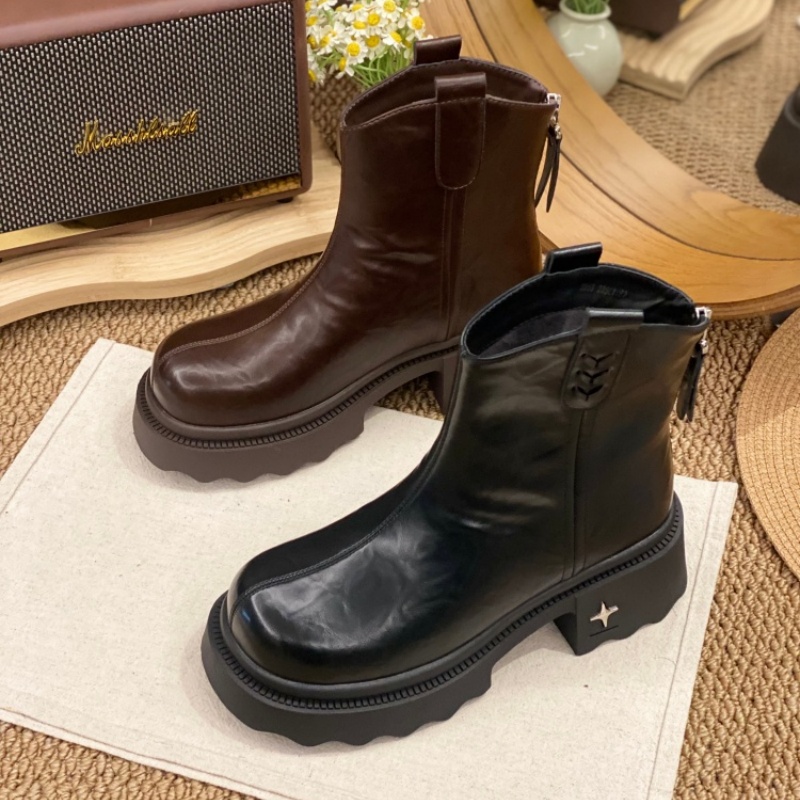 2025冬季新款英伦风厚底短靴女粗跟皮带扣软底瘦瘦靴炸街马丁靴女