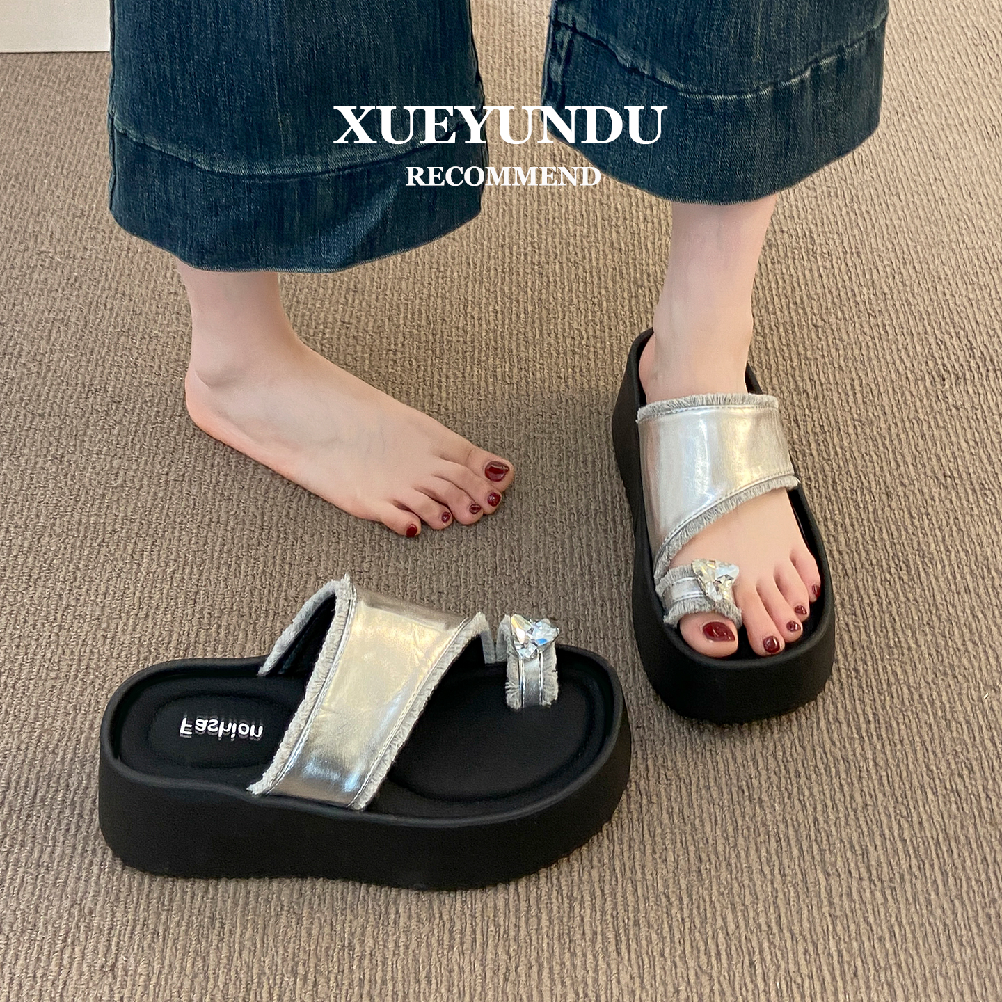 品牌高级感银色拖鞋女夏外穿配裙子2025新款小个子增高厚底套趾凉