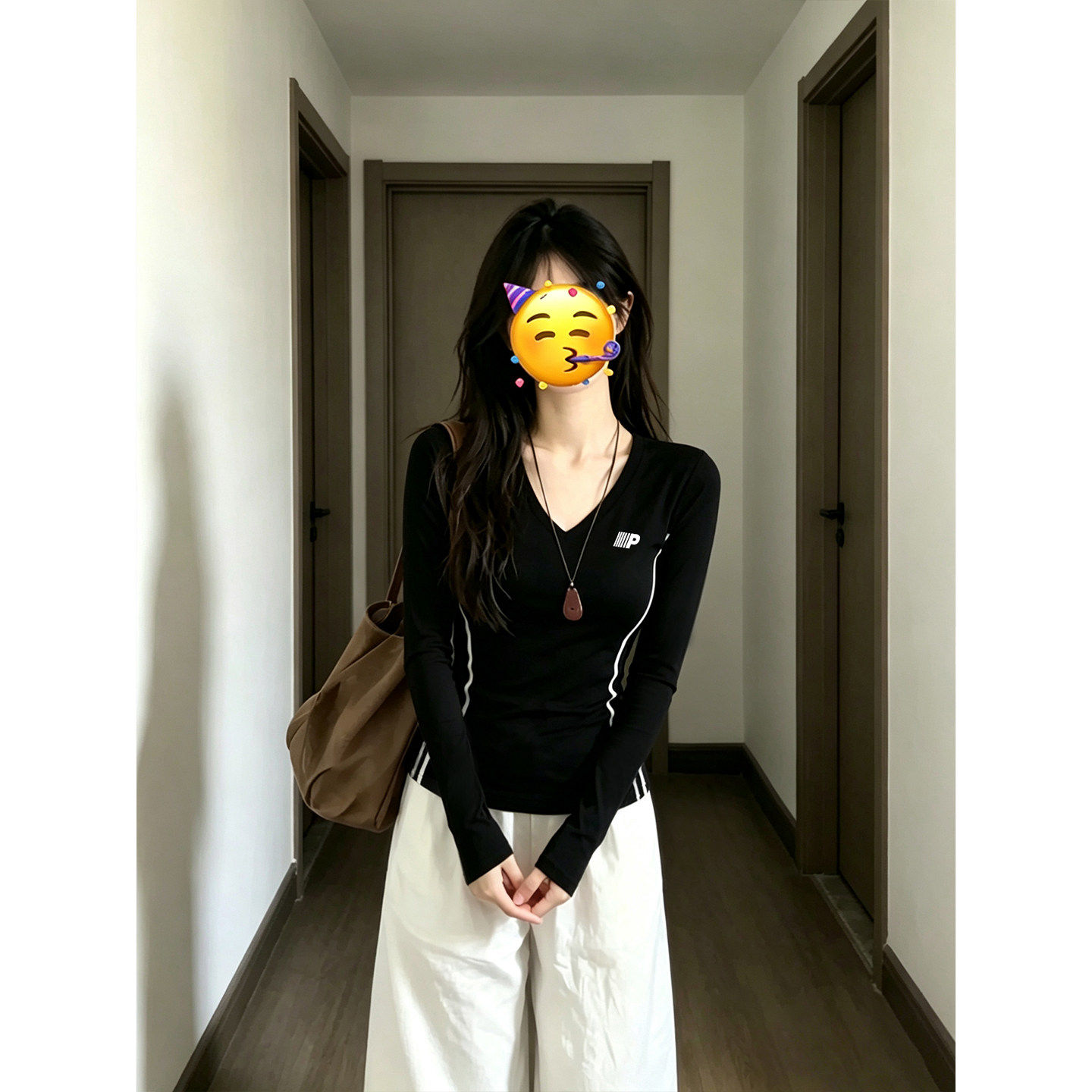 黑色V领侧腰条纹上衣长袖