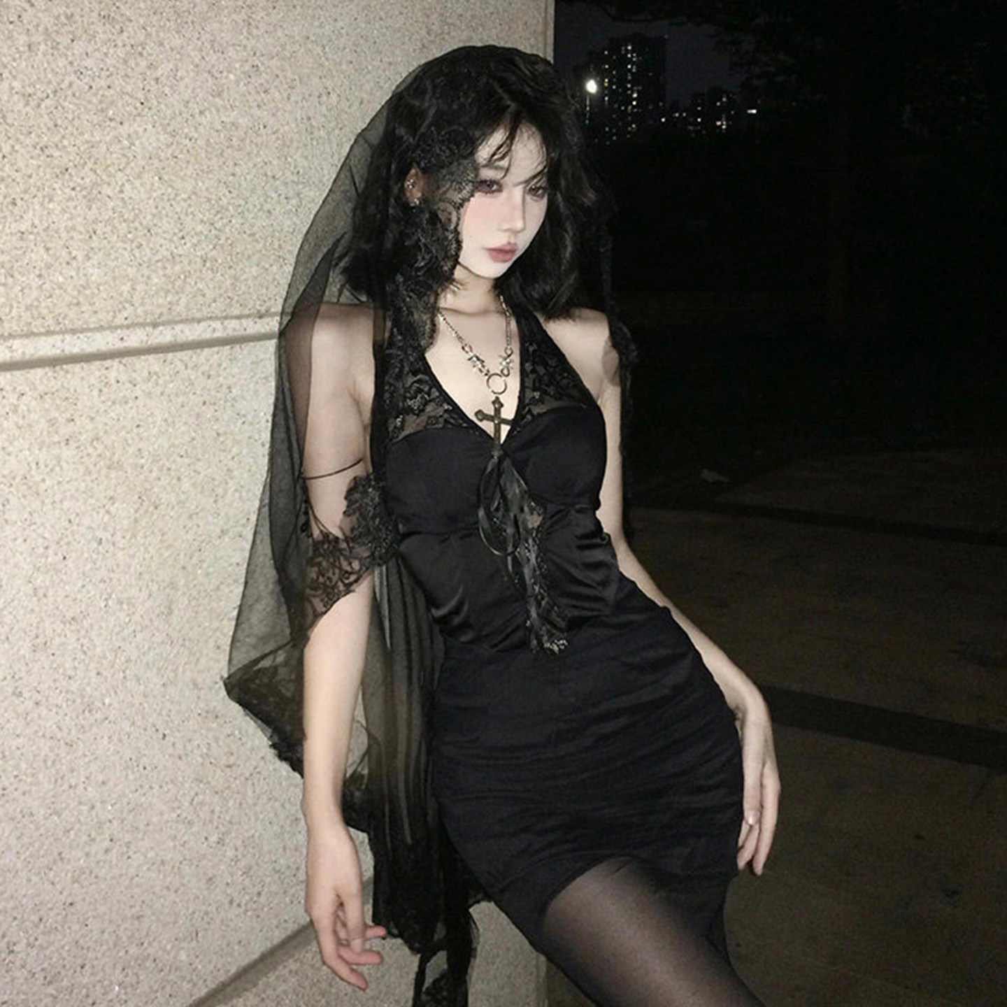 万圣节穿搭性感连衣裙女挂脖亚文化哥特风V领黑色网纱蕾丝包臀裙