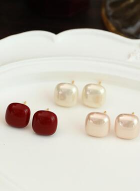 简约小巧仿珍珠方形几何面包银针耳钉甜美百搭通勤气质高级耳环女