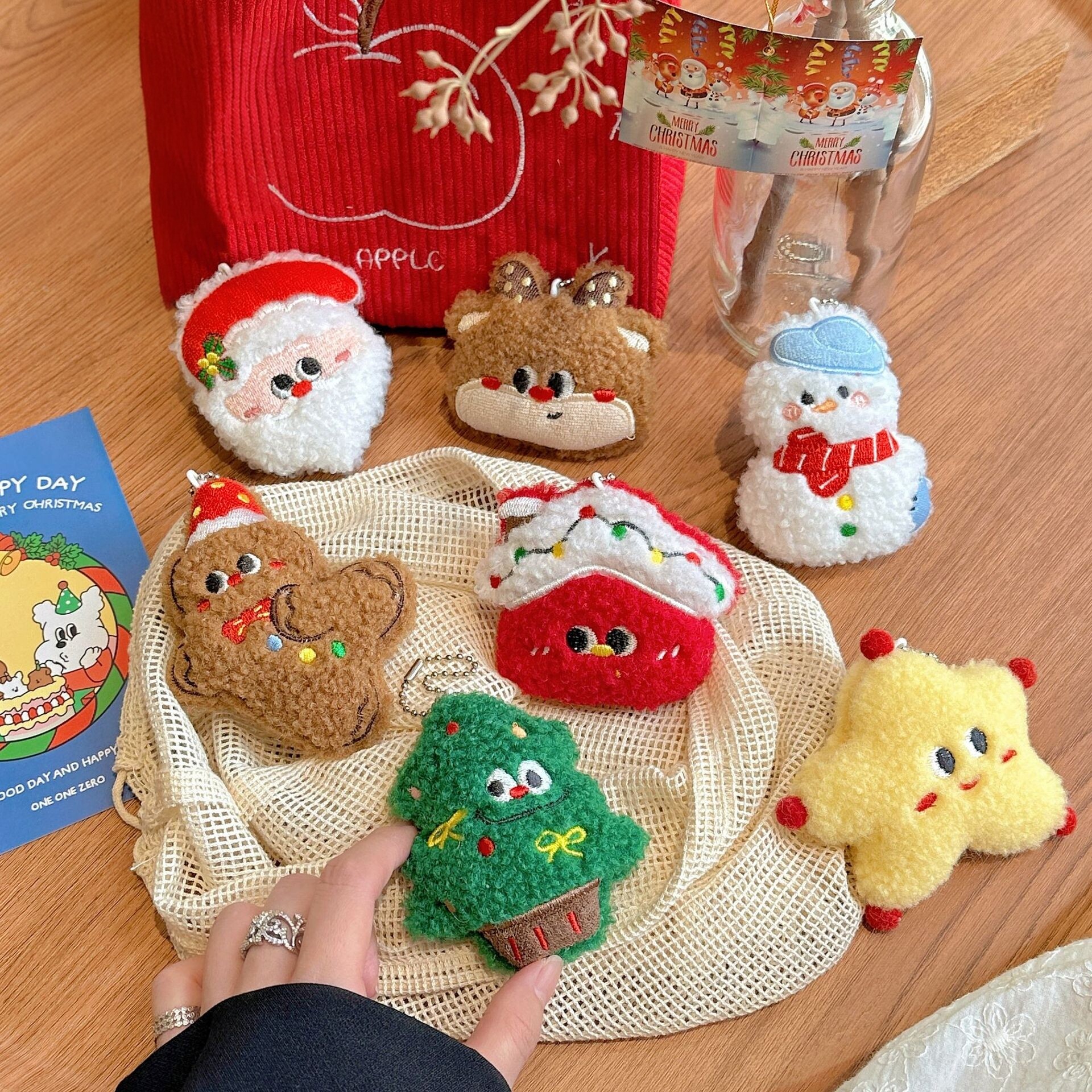 圣诞节公仔毛绒挂件卡通麋鹿雪人姜饼人圣诞树星星玩偶胸针小装饰