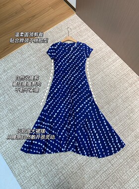 2026新款夏季蓝色圆领印花连衣裙女度假风收腰显瘦气质长裙子