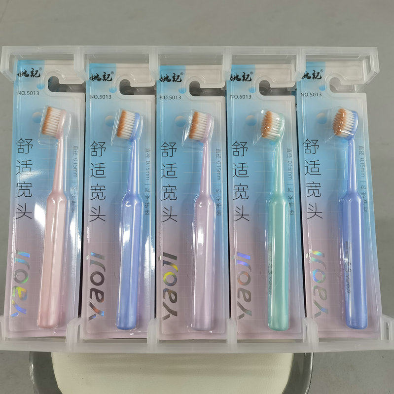 软毛宽头呵护健康护齿时尚PP手柄