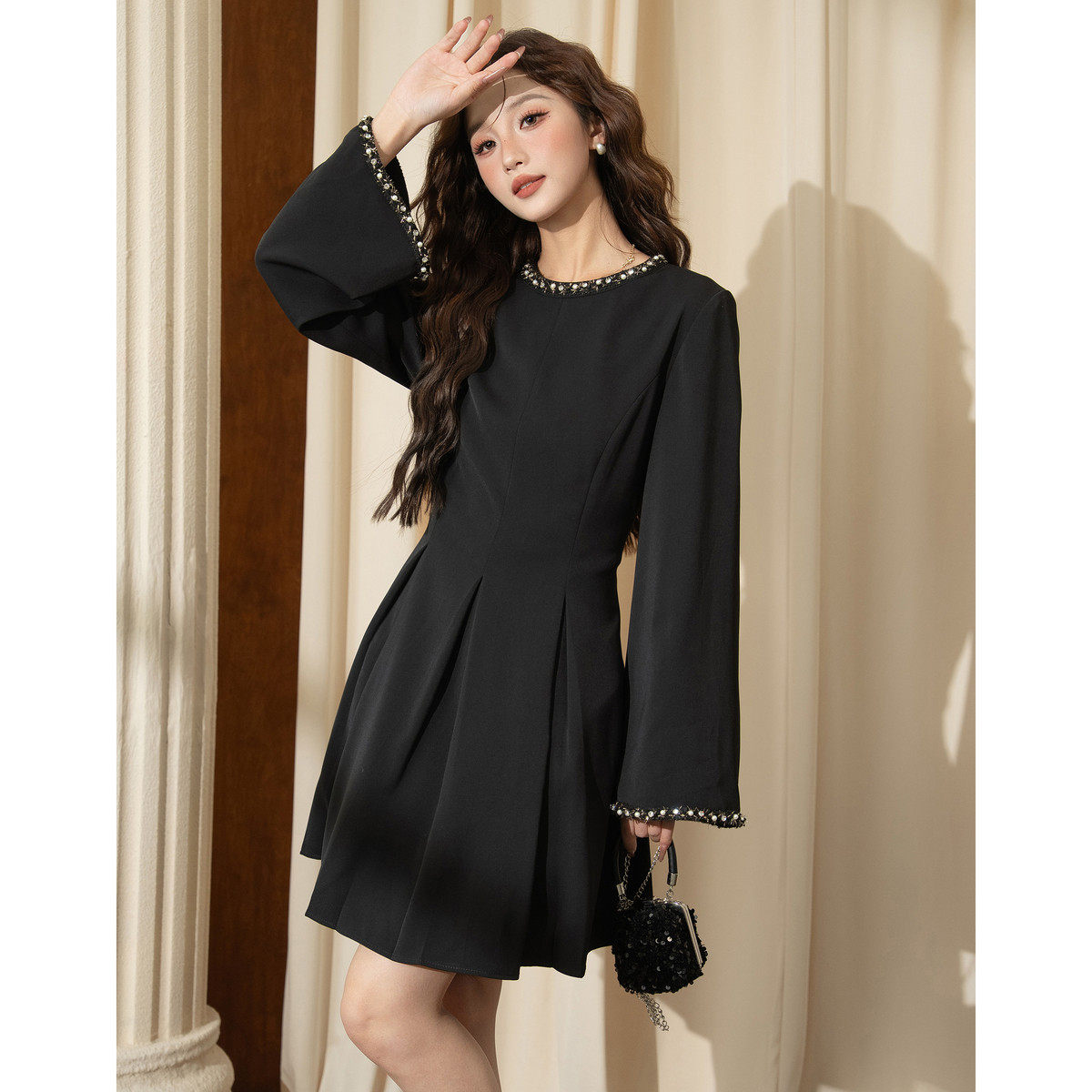 唐狮2025秋季连衣裙收腰法式赫本风气质短款洋气好看时尚裙子