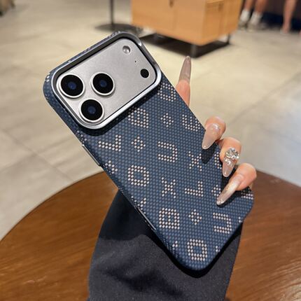 深蓝色碳纤维纹纹适用苹果17pro壳iphone17promax新款鎏金字母16pm男Air高级15磁吸充电14女Magsafe保护套