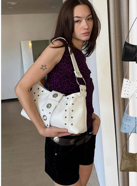 W3韩系小众hieta包复古朋克风铆钉单肩腋下包女通勤大容量托特包