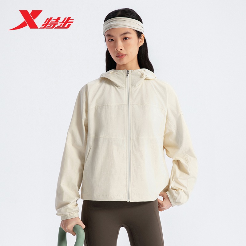 特步外套女款2025春季新款保暖风衣连帽防风户外夹克975128150067