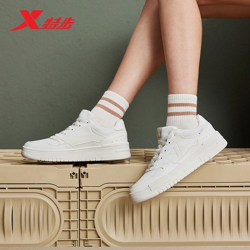 特步板鞋女鞋2025春夏新款休闲运动鞋空军一号小白鞋情侣款滑板鞋