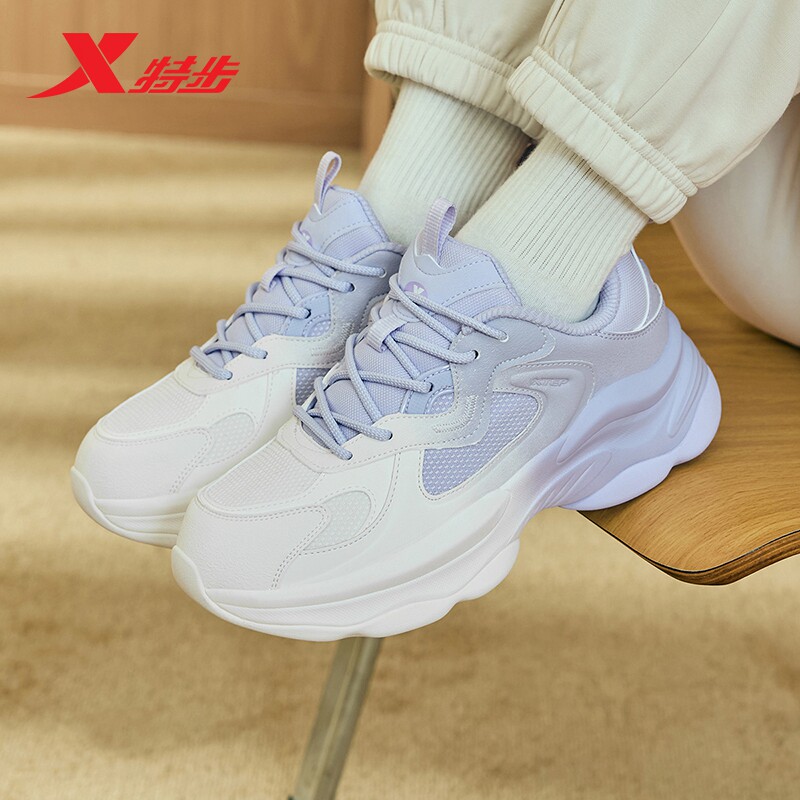 特步蛋卷鞋女2025春季新款革面运动鞋时尚百搭老爹鞋976418320051