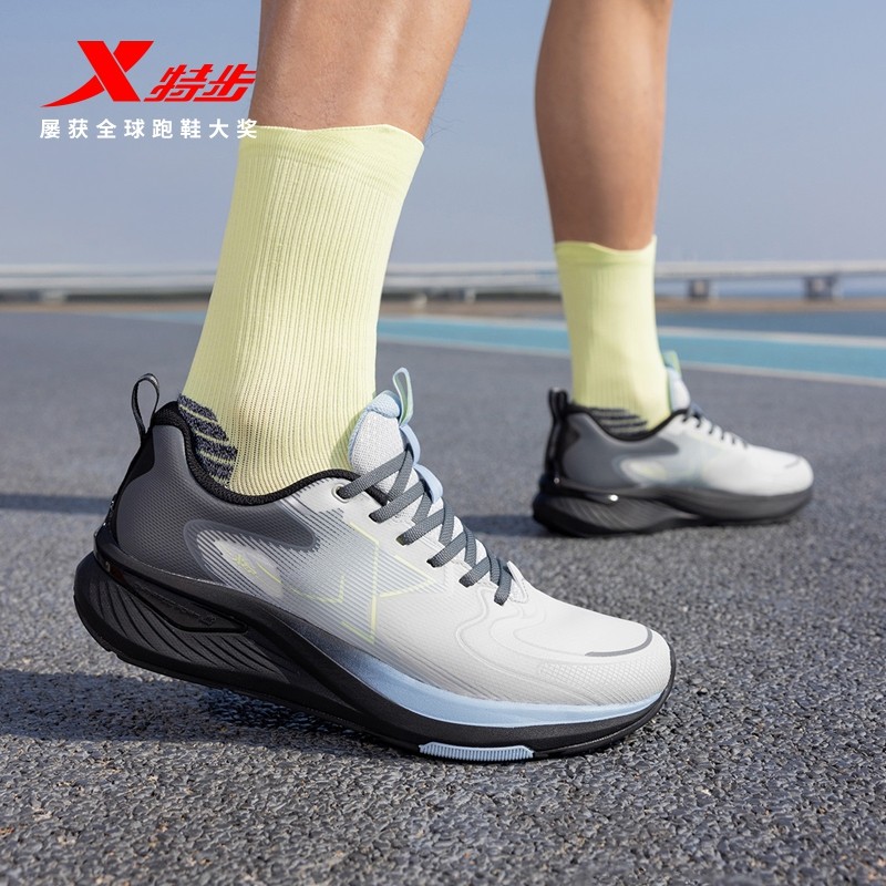 特步跑步鞋男鞋2025春季新款革面运动鞋减震回弹跑鞋975119110011