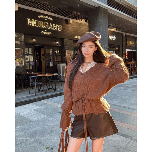 利达 NEW DADADA【夏时慢语】复古卡其荷叶边绑带长袖毛衣上衣女