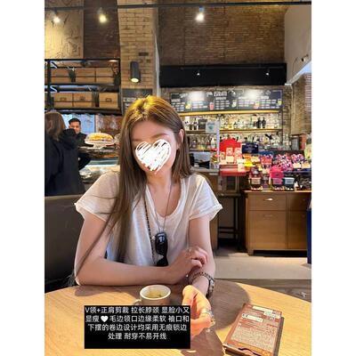 白色微透v领薄款短袖女装