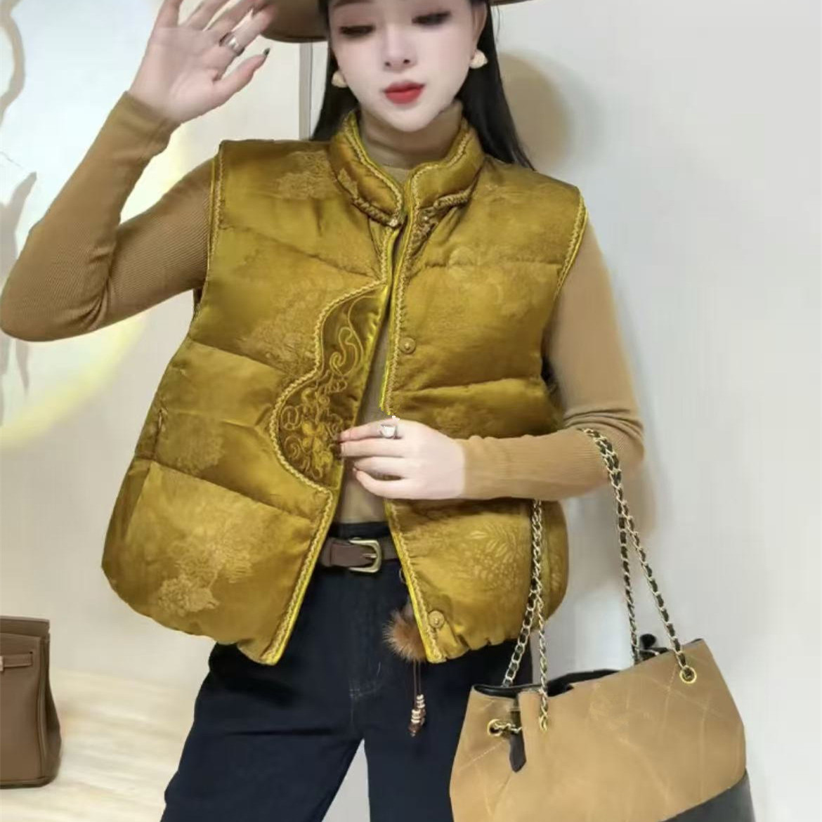 新中式立领刺绣鹅绒无袖羽绒服