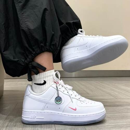 NIKE Air Force 1耐克空军一号AF1幻彩挂饰低帮女板鞋IV4453-100