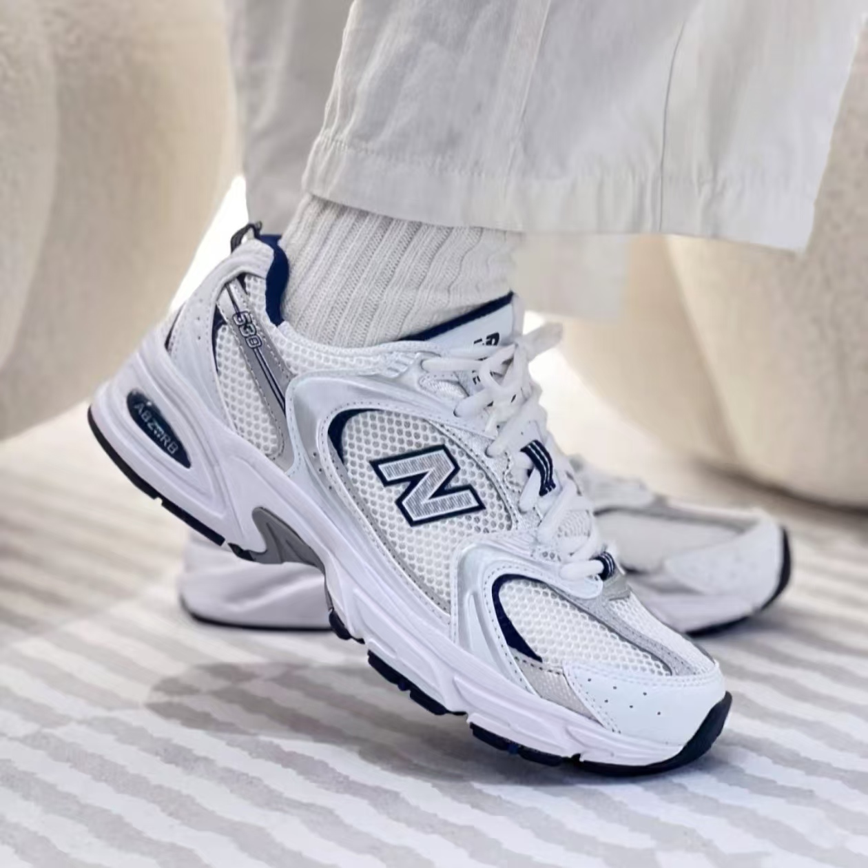 NB1906R轻便时尚耐磨跑步鞋