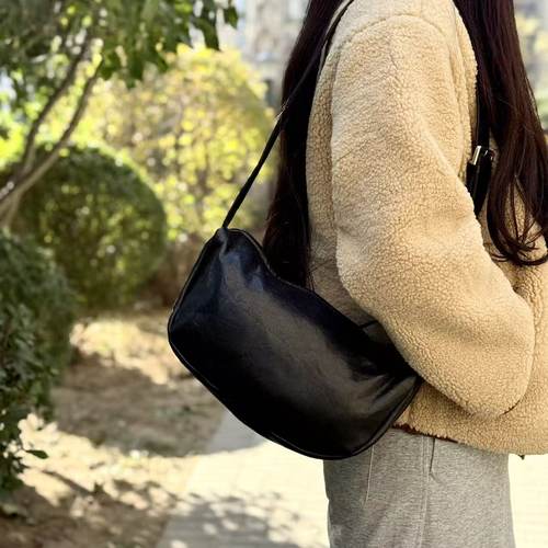 MOZE【31*9*15】头层牛皮简约风单肩包真皮中性款斜跨胸包饺子包