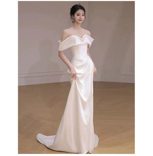 大码轻婚纱一字肩缎面婚纱胖MM气质宴会简约晚礼服新娘结婚出门纱