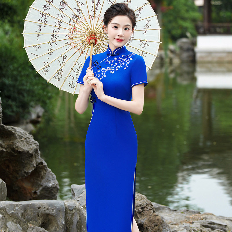 2026新款走秀旗袍改良版高端刺绣礼服团队合唱演出气质连衣裙长款