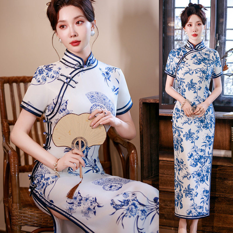 2026新款日常白色长款新中式青花瓷旗袍走秀连衣裙女春夏改良复古