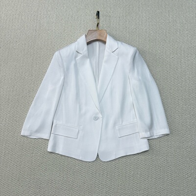 YI同款 2025早秋新款女装 醋纤仿麻可水洗一粒扣收腰短款中袖西装