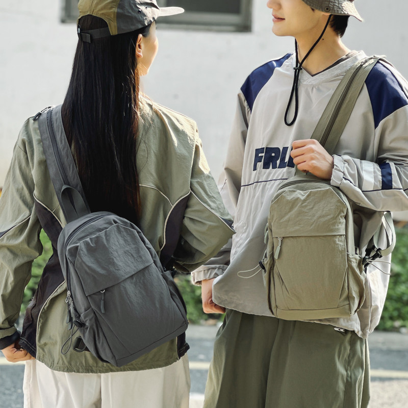2025春新款两用轻便小双肩包女大学生旅游登山胸包男迷你iPad背包