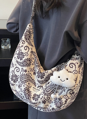 复古慵懒风斜挎包2025秋冬新款时尚印花单肩包田野风斜挎饺子包