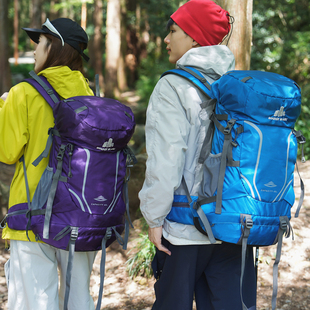 户外专业徒步登山包男大容量旅行双肩包女超轻便防水背囊40L背包