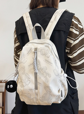 出游轻便小双肩包女孩研学可爱印花熊小书包夜间反光iPad平板背包