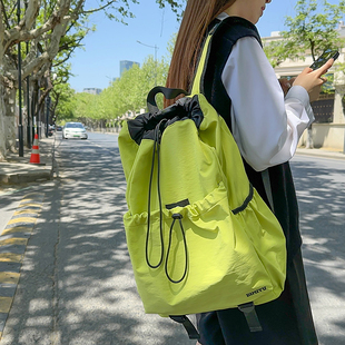 夏日新品户外羽毛球运动双肩包女束口抽绳设计书包女旅行背包