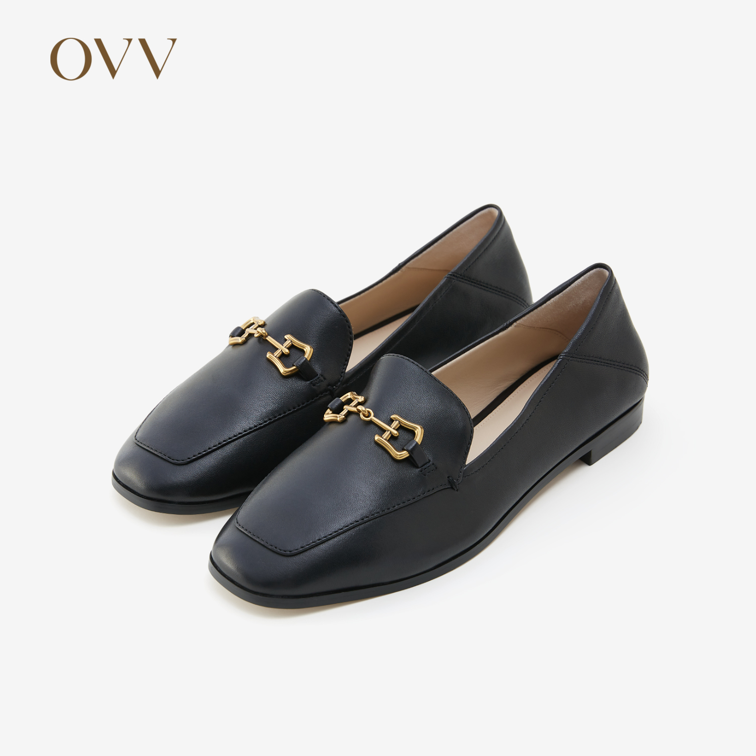 马衔扣细节 皮革面料 舒适易搭