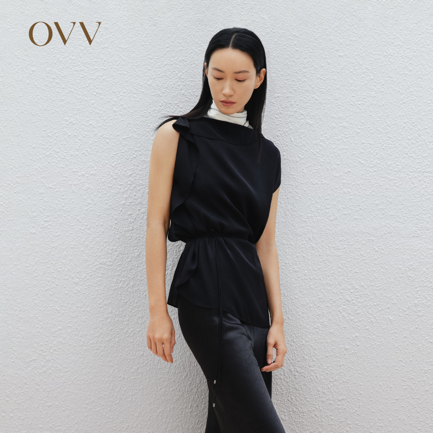 弹力双乔 荷叶边饰 无袖设计