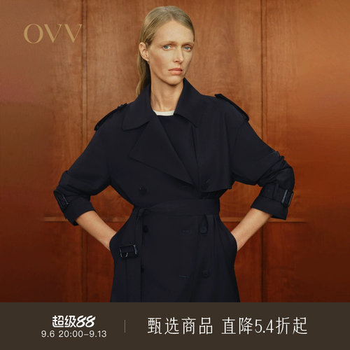 经典翻领 双排牛角扣 短款设计