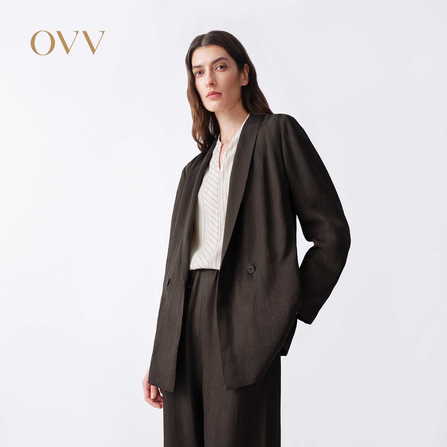 OVV2026春夏新款女装复古高级光泽感缎面醋酸休闲西服外套